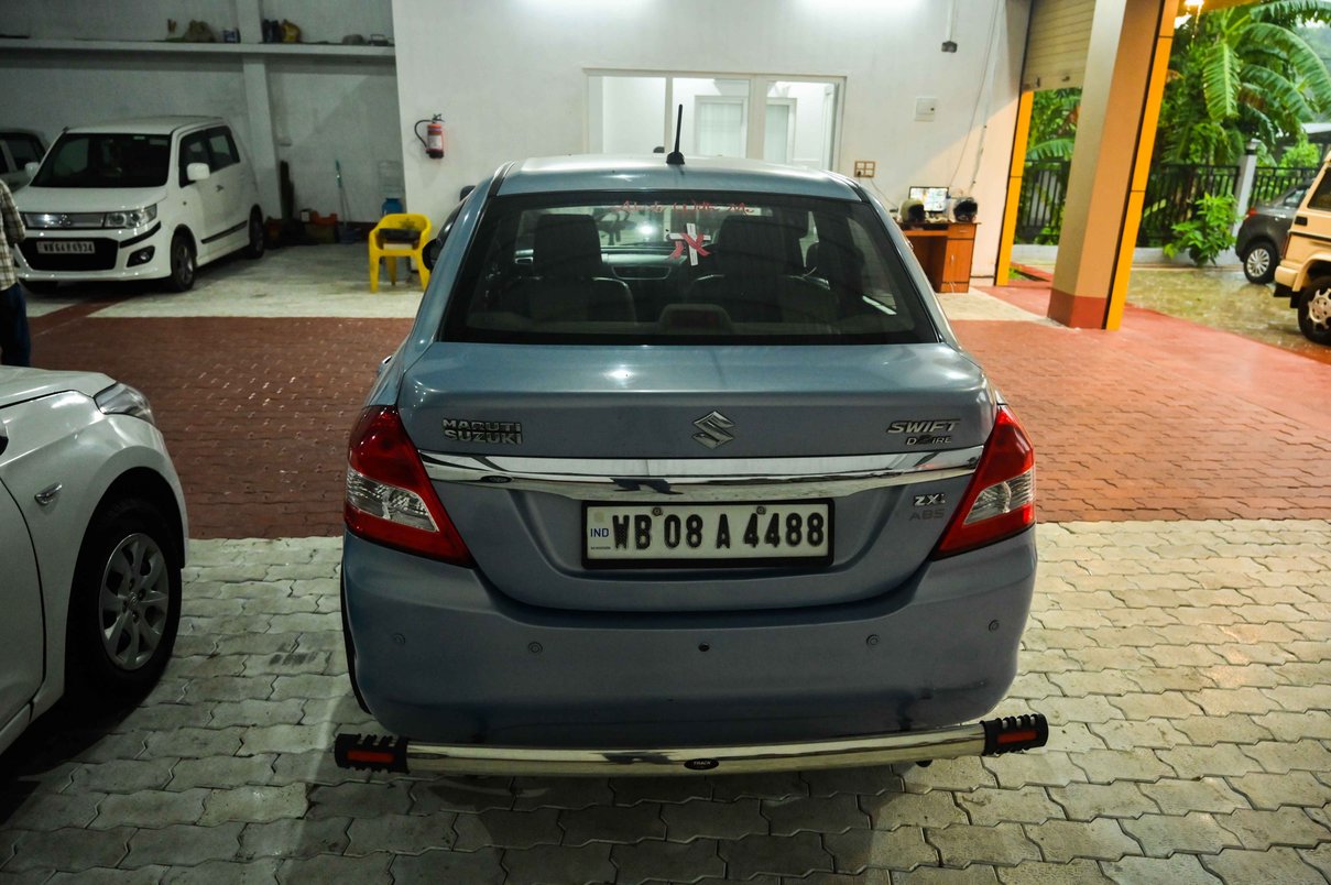 maruti-suzuki-swift-dezire-2015-19