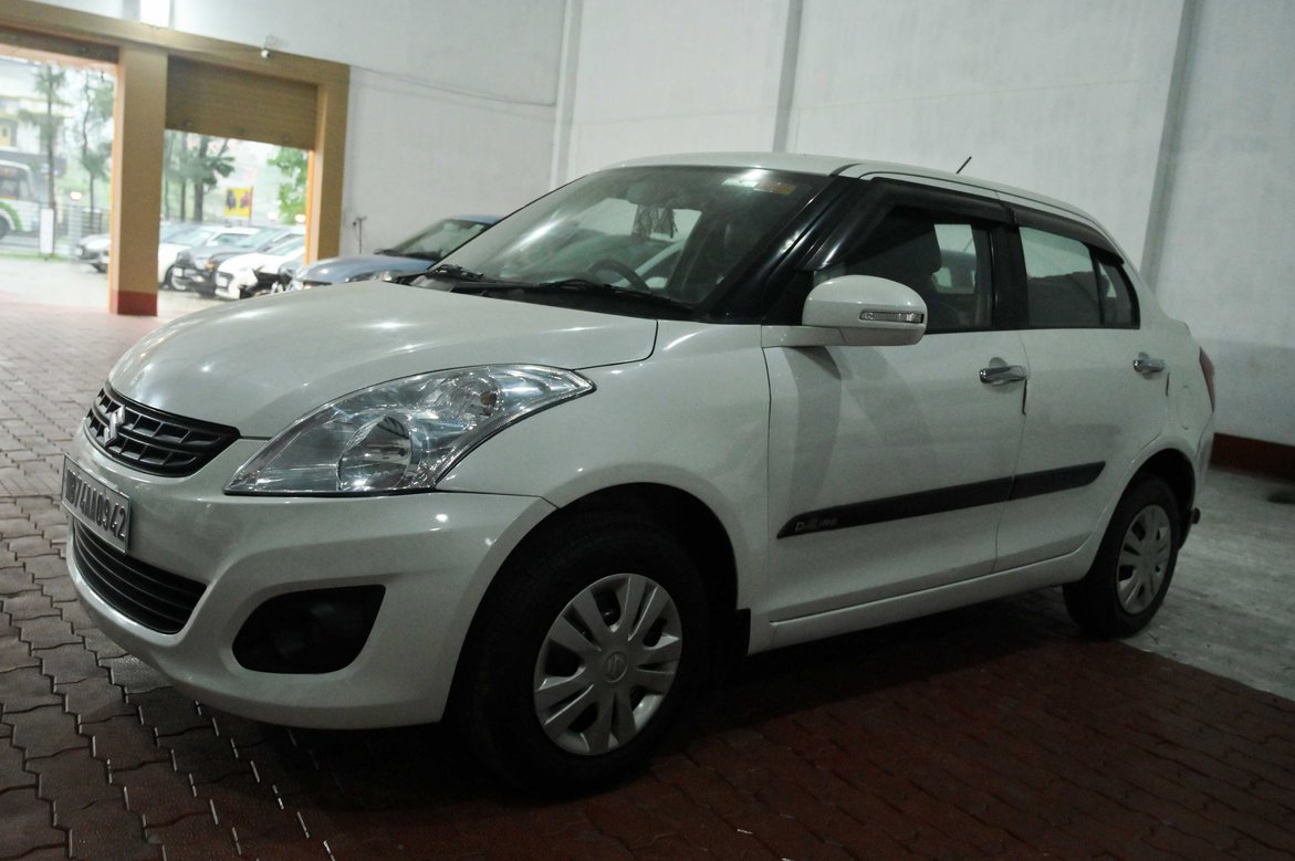 maruti-suzuki-swift-dzire-2015-21